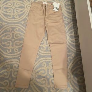 New with tags Zara beige jagging‘s are perfect choice this school year